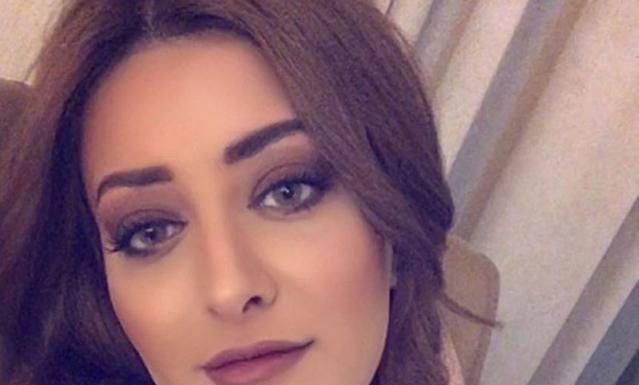 সেলফি তোলায় দেশ ছাড়তে হলো সুন্দরীকে