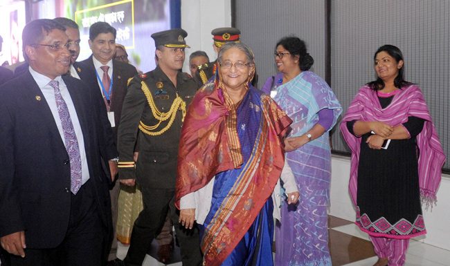 প্যারিস থেকে ফিরলেন প্রধানমন্ত্রী