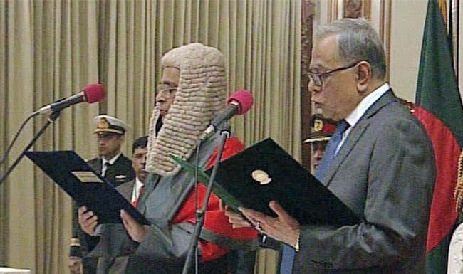 শপথ নিলেন প্রধান বিচারপতি