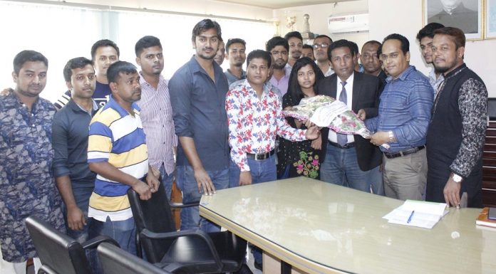 ভোলা সদর ইউএনওকে ফুল দিয়ে শুভেচ্ছা জানালো বাল্যবিয়ে ও শিশু নির্যাতন প্রতিরোধ কমিটি