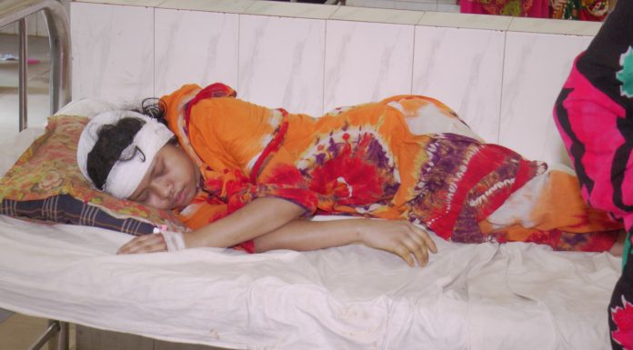 ভোলার বোরহানউদ্দিনে গৃহকর্মী সাথিকে এ কেমন নির্যাতন