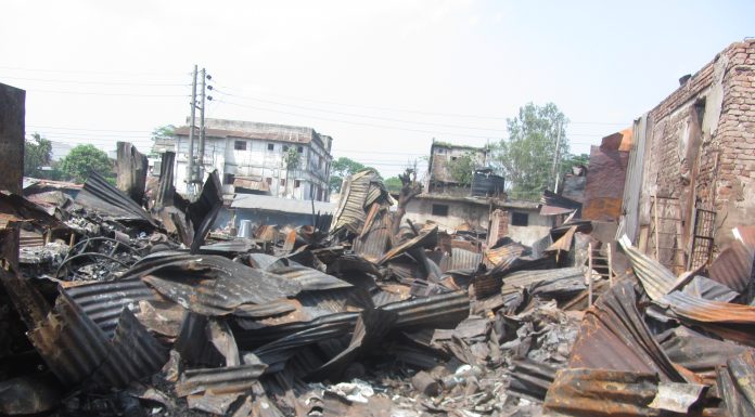 ভোলায় আগুনে পুড়ে গেছে শতাধিক ব্যবসা প্রতিষ্ঠান,ক্ষতিগ্রস্থ্য ২০কোটি টাকা আহত ১৫