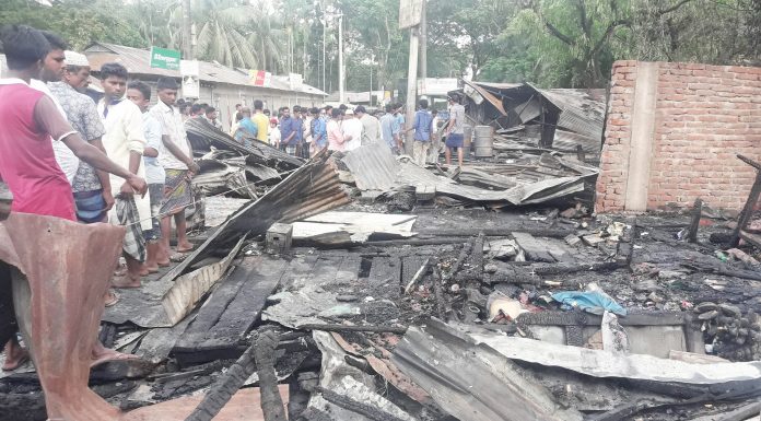 লালমোহনে আগুনে পুড়ে ছাই ১৬ টি ব্যবসা প্রতিষ্ঠান