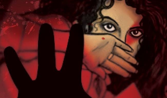 বন্ধুর বাসায় নিয়ে স্কুলছাত্রীকে ধর্ষণ, ভিডিও ইন্টারনেটে!