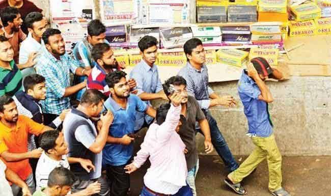 অস্ত্রধারী ২ ছাত্রলীগ নেতার বিরুদ্ধে অভিযোগপত্র