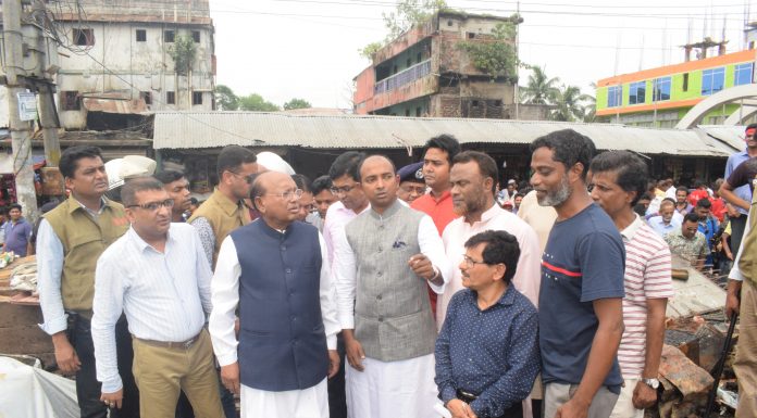 ভোলায় আগুনে ক্ষতিগ্রস্থ এলাকা পরিদর্শনে বাণিজ্যমন্ত্রী তোফায়েল আহমেদ