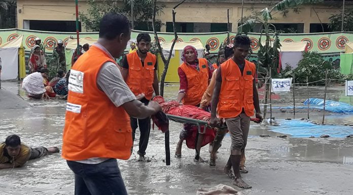 লালমোহনে ঘূর্ণিঝড় বিষয়ক গণসচেতনতা মূলক মাঠ মহড়া