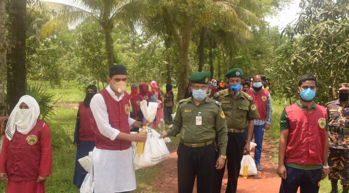 ভোলায় আনসার ও গ্রাম প্রতিরক্ষার স্বেচ্ছাসেবক বাহিনীদের মাঝে খাদ্যসামগ্রী বিতরণ