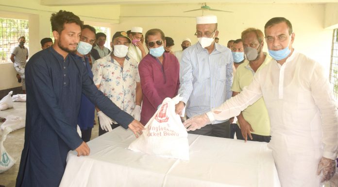 ভোলায় বিসিবির পক্ষে খেলোয়াড় দের মাঝে খাদ্য সহায়তা প্রদান