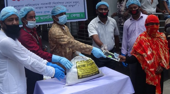 ভোলায় দরিদ্র মানুষের মাঝে পদক্ষেপের ত্রান বিরতণ