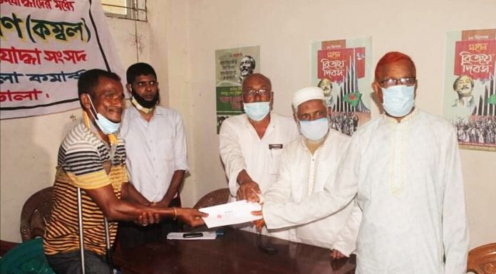 দৌলতখানে মুক্তিযোদ্ধা সংসদ সন্তান কমান্ডের আয়োজনে হতদরিদ্র মুক্তিযোদ্ধা সন্তানদের মাঝে অর্থ সহায়তা প্রধান