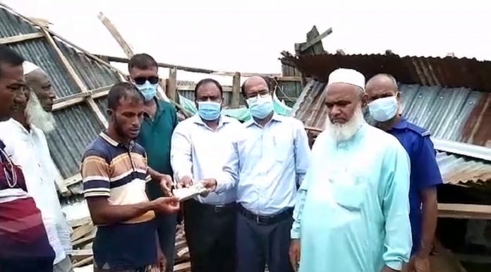 চরফ্যাশনে ঘর চাপায় নিহতের পরিবারকে প্রধানমন্ত্রীর ত্রান তহবিল থেকে ৫০ হাজার টাকার অনুদান প্রদান