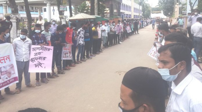 ভোলায় চাঞ্চল্যকর প্রবীর হত্যার বিচার দাবীতে মানববন্ধন-স্মারকলিপি পেশ