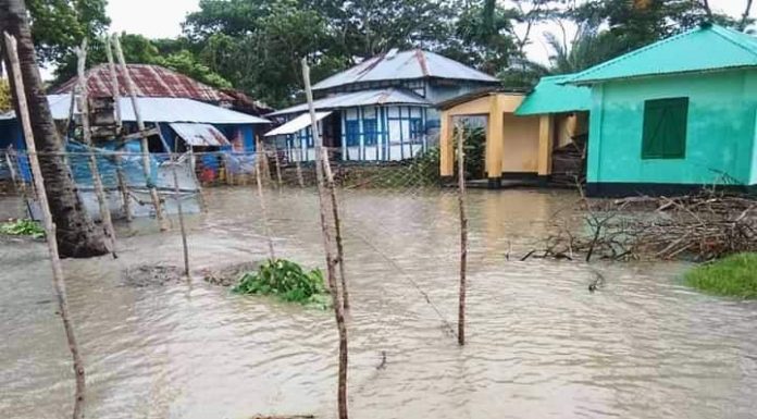 অতিজোয়ারের পানিতে প্লাবিত চরাঞ্চল