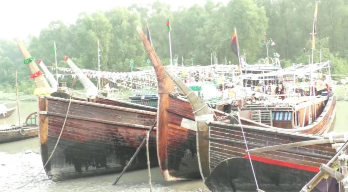 ভোলার চর কুকরি-মুকরিতে জেলেদের মাঝে সমুদ্রগামী নৌকা বিতরন