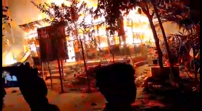 ভোলায় শর্টসার্কিট থেকে চার ঘরে আগুন!! ৫ লক্ষাধিক টাকার ক্ষয়ক্ষতি