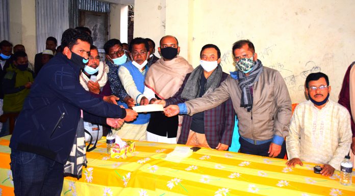 ভোলায় আগুনে ক্ষতিগ্রস্ত ব্যবসায়ীদের আর্থিক সহায়তা দিলেন তোফায়েল আহমেদ