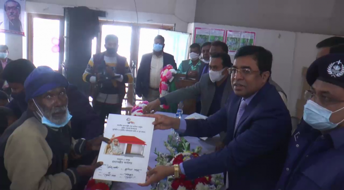 ভোলায় ভিডিও কনফারেন্সে ৫২০ ভূমি ও গৃহহীন পরিবারকে পাকা ঘরের উদ্বোধন প্রধানমন্ত্রী