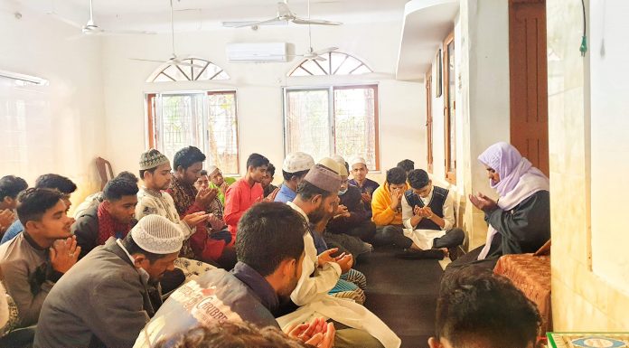 তোফায়েল আহমেদের সহধর্মিণীর রোগমুক্তিতে ভোলা সরকারি কলেজ ছাত্রলীগ সভাপতি সম্পাদকের দোয়া মোনাজাত