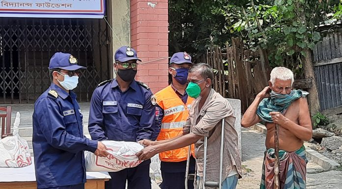 ভোলায় আট’শ পরিবার পেলো কোস্টগার্ডের ত্রাণ