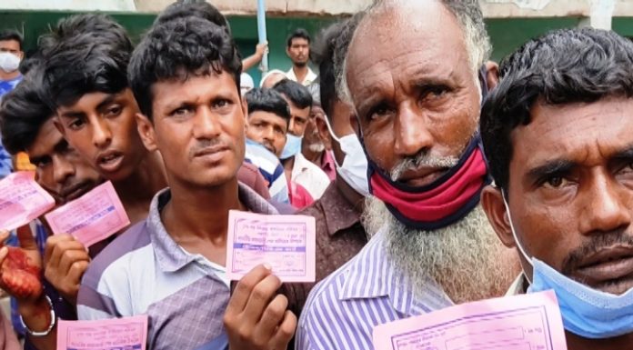 ভোলায় জেলেদের বরাদ্ধর ভিজিএফ চাল বিতরনে অনিয়ম, জেলেরা ৮০কেজির স্থলে ৩৫কেজি