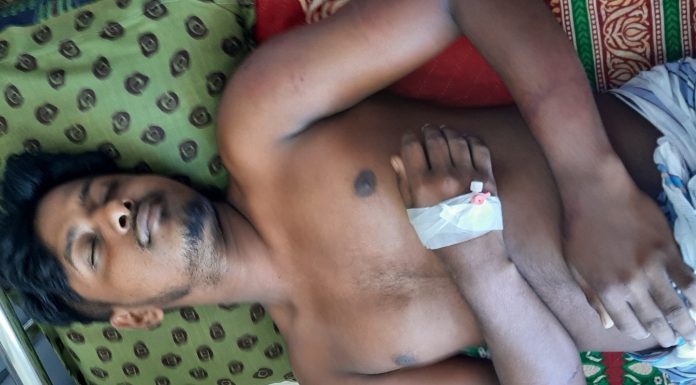 চরফ্যাশনে চুরির অপবাদ দিয়ে যুবককে মধ্যযুগীয় নির্যাতন