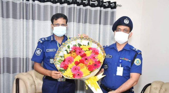 বরিশাল রেঞ্জের ডিআইজি অতিরিক্ত আইজিপির পদে পদোন্নতি পাওয়ায় ভোলা জেলা পুলিশ সুপারের শুভেচ্ছা