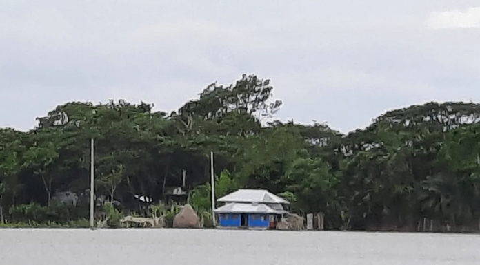 ঘূর্ণিঝড় ইয়াসের প্রভাবে কুকরি-মুকরি হাজিপুর গ্রাম জোয়ারের পানিতে প্লাবিত