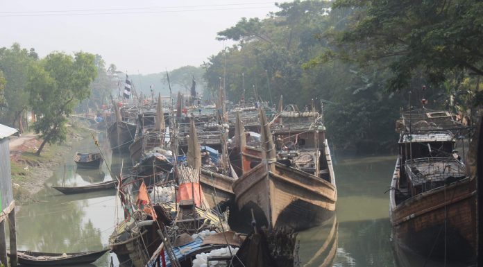 সাগরে ৬৫ দিন অভিযান ! বিপাকে ভোলার ৬৩ হাজার জেলে