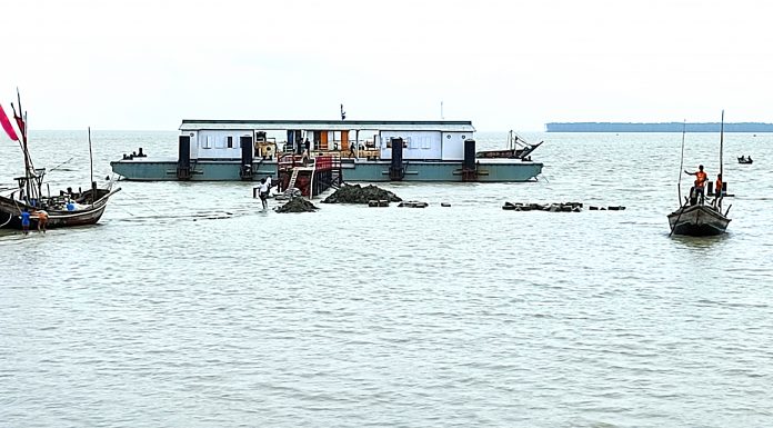 তজুমদ্দিনে মরন ফাঁদ