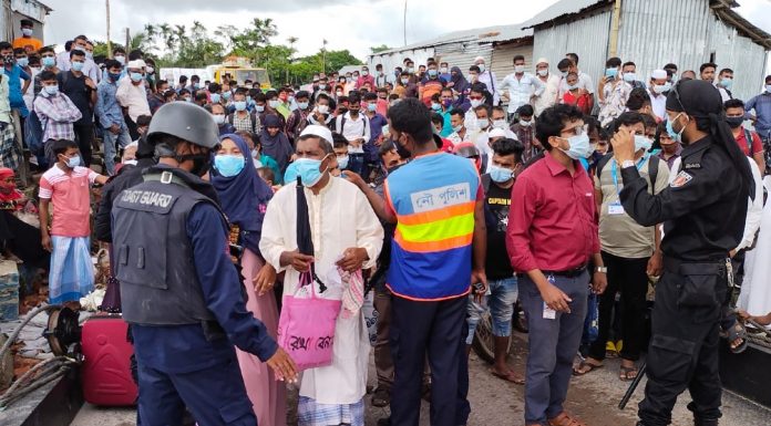 ফেরিতে না উঠতে দিলেও ঝুকি নিয়ে ট্রলার ও স্প্রিডবোডে পাড়ি মেঘনা : কঠোর প্রশাসন