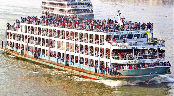 কয়েক গুন যাত্রী :: স্বাস্থ্যবিধি উপেক্ষিত