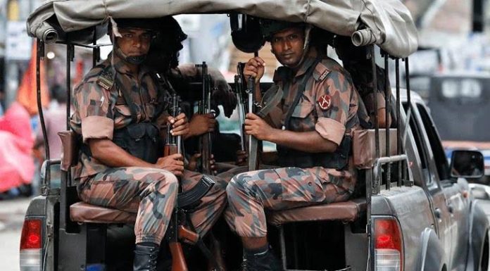 বরিশালের পথে ১০ প্লাটুন বিজিবি রাতে তারা বরিশালে পৌঁছাবে