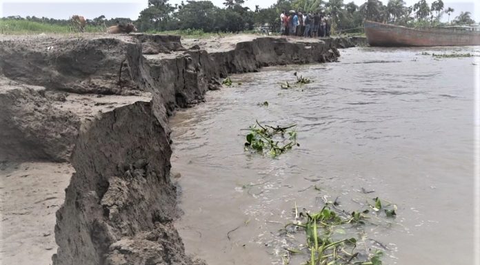 উজানী পানির চাঁপে ভোলায় বৃদ্ধি পেয়েছে নদী ভাঙ্গন :: ভিটে ছাড়া শত মানুষ