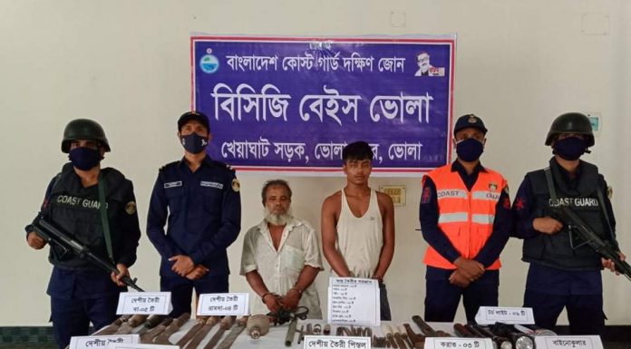 ভোলায় বিপুল পরিমাণ দেশীয় অস্ত্রসহ দুই ডাকাত আটক