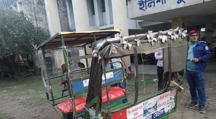 ভোলার পূর্ব ইলিশায় মটরসাইকেল প্রতীকের প্রার্থীর প্রচারগাড়ীতে ভাংচুর, আহত-১