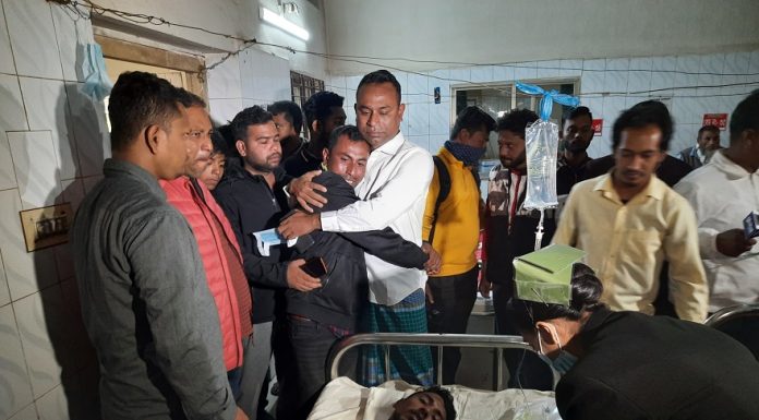 ভোলায় স্বতন্ত্র চেয়ারম্যান প্রার্থীর নির্বাচনী প্রচারনায় দফায় দফায় নৌকা সমর্থকদের হামলা-আহত-১৩