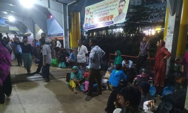 যাত্রী কম, রাতে ছেড়ে যায়নি ভোলার অনেক লঞ্চ