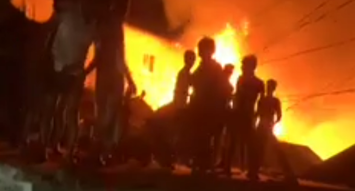 বরগুনা পৌর সুপার মার্কেটে ভয়াবহ আগুন